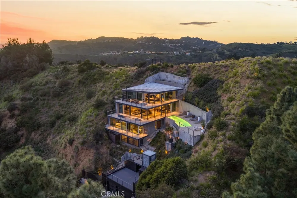 2917 Durand Drive Los Angeles, CA 90068