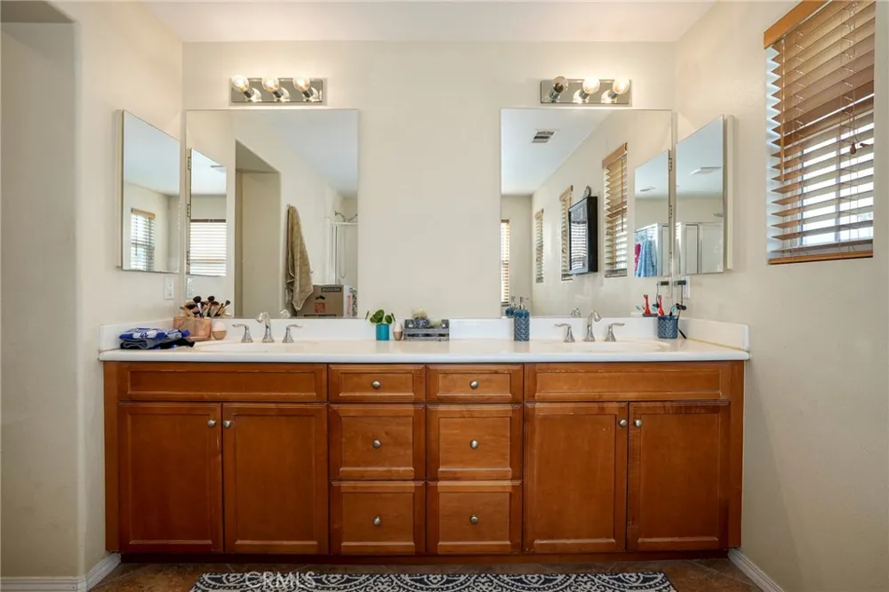 31770 Paseo Bonito Castaic, CA 91384