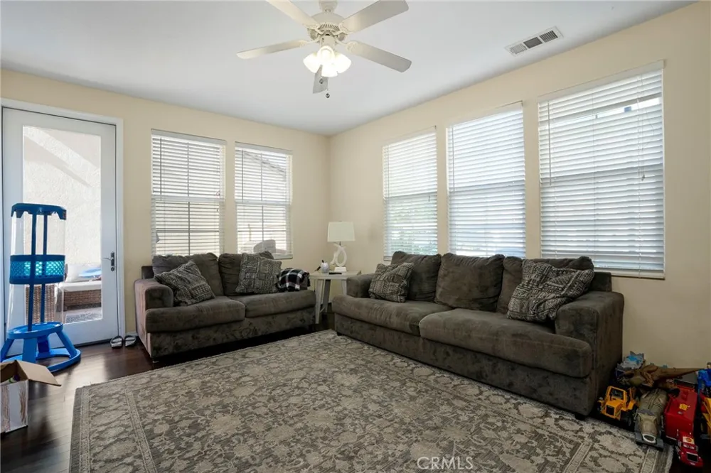 31770 Paseo Bonito Castaic, CA 91384