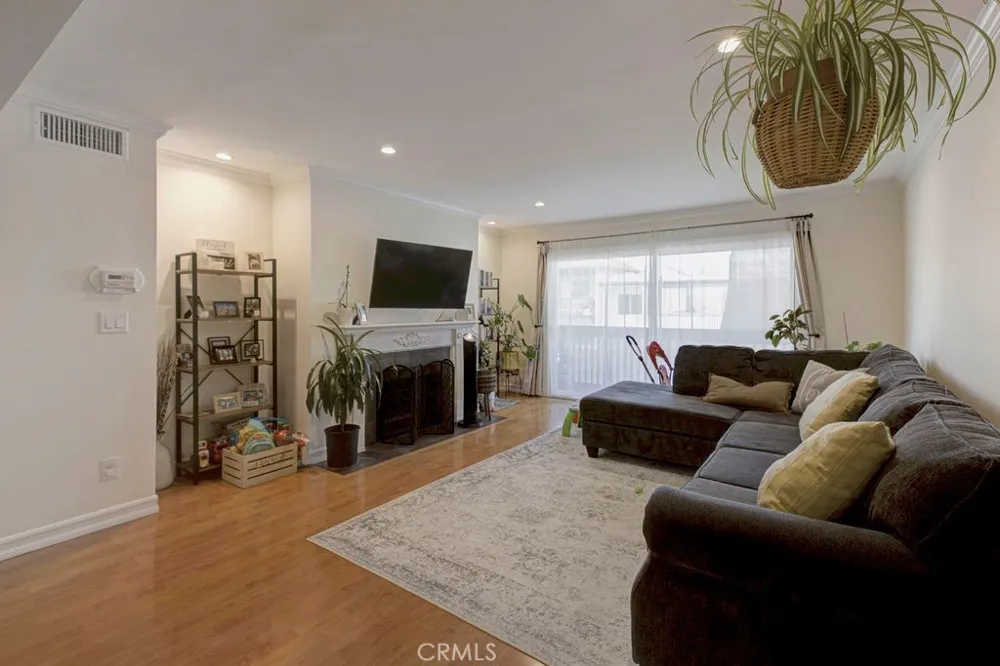 5334 Lindley Los Angeles, CA 91316