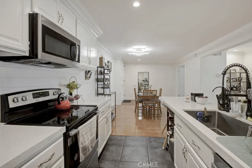 5334 Lindley Los Angeles, CA 91316