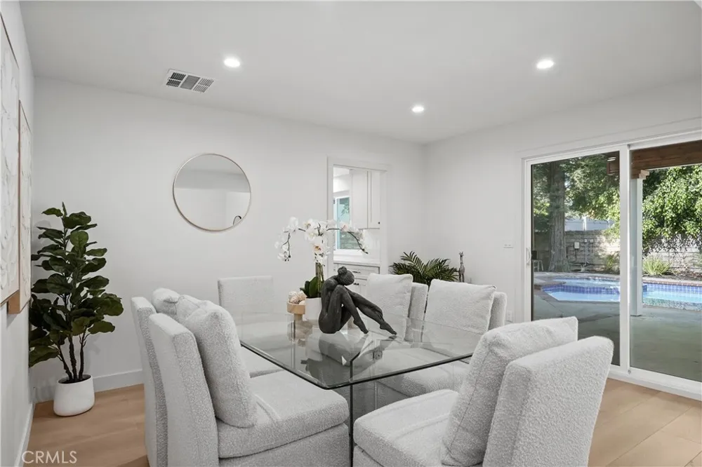 6221 Mammoth Valley Glen, CA 91401