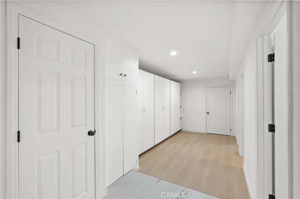 6221 Mammoth Valley Glen, CA 91401