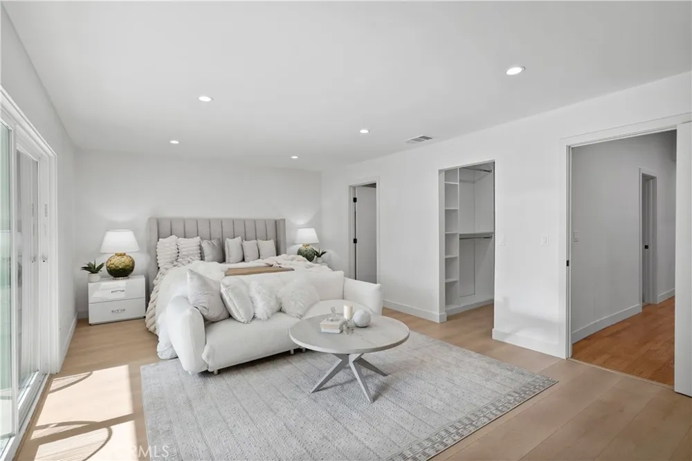 6221 Mammoth Valley Glen, CA 91401