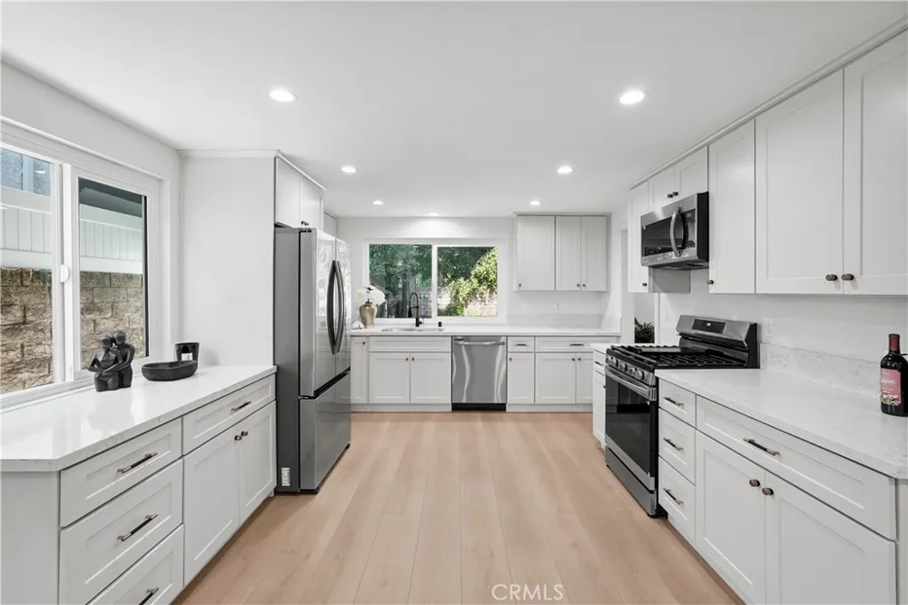 6221 Mammoth Valley Glen, CA 91401