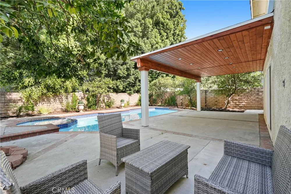 6221 Mammoth Valley Glen, CA 91401