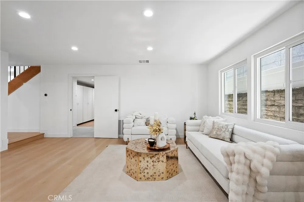 6221 Mammoth Valley Glen, CA 91401