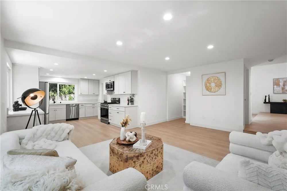 6221 Mammoth Valley Glen, CA 91401