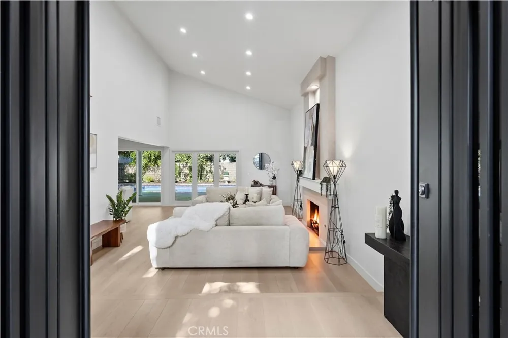 6221 Mammoth Valley Glen, CA 91401