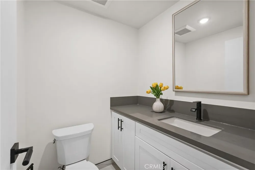 6221 Mammoth Valley Glen, CA 91401