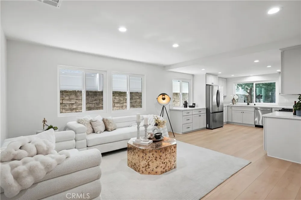 6221 Mammoth Valley Glen, CA 91401