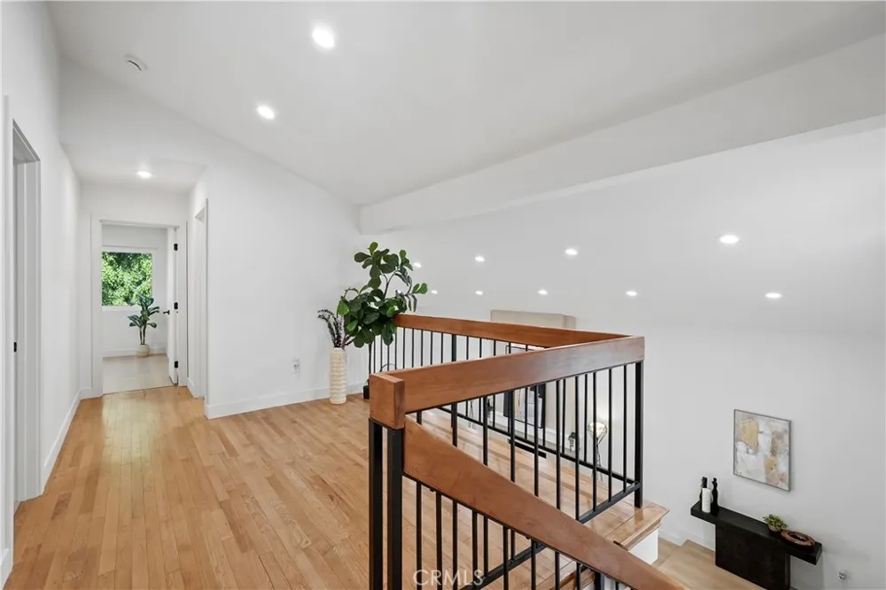 6221 Mammoth Valley Glen, CA 91401
