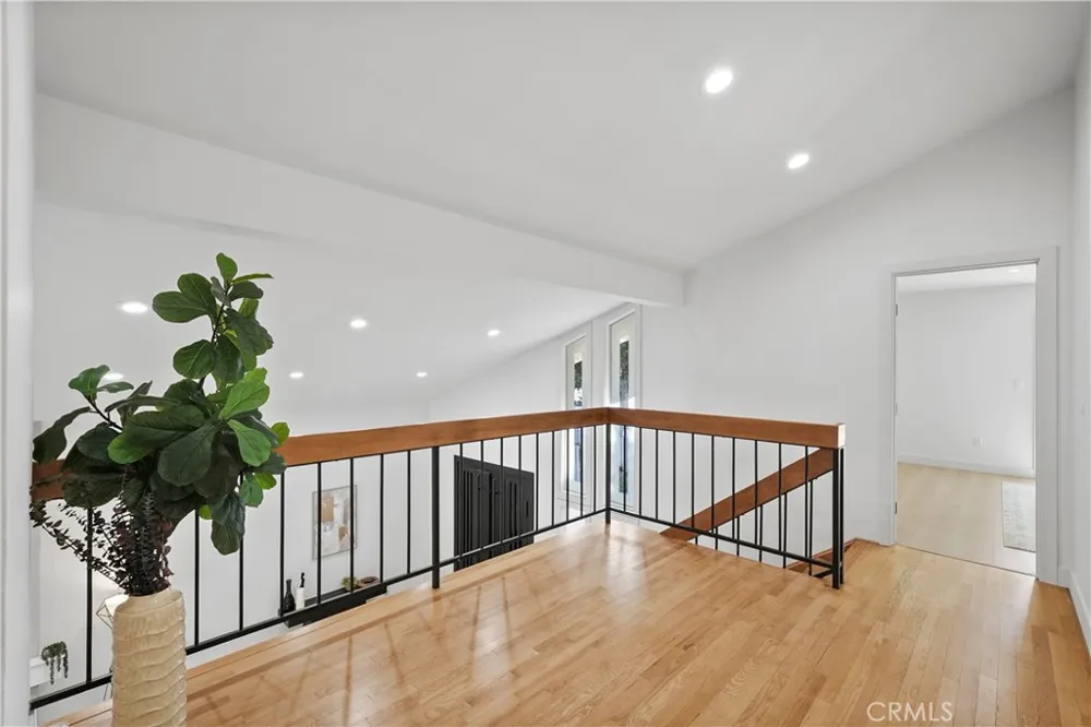 6221 Mammoth Valley Glen, CA 91401