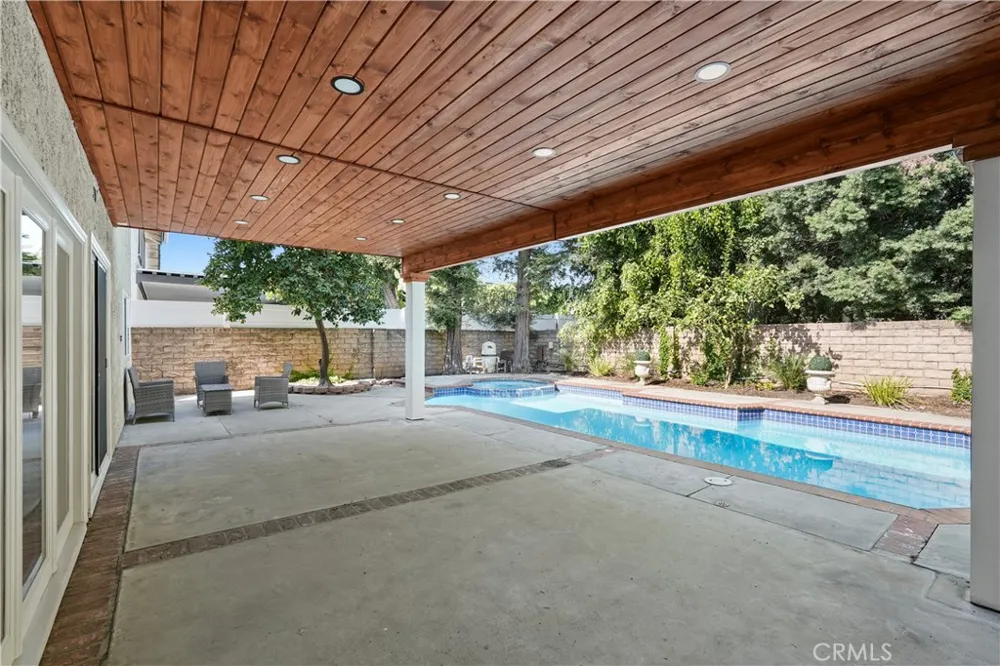 6221 Mammoth Valley Glen, CA 91401