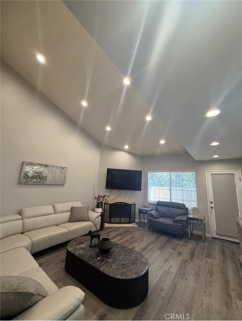 19928 Chase Street #23 Winnetka, CA 91306