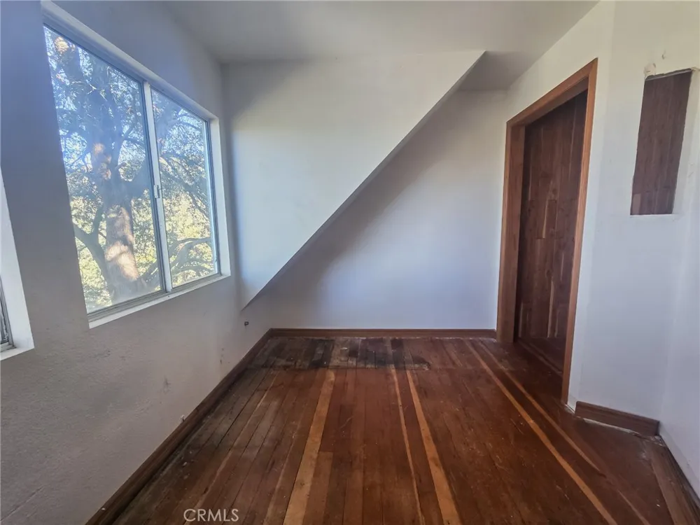 629 Chateau Crestline, CA 92325