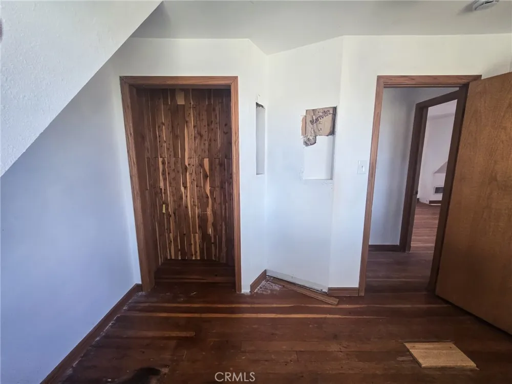 629 Chateau Crestline, CA 92325