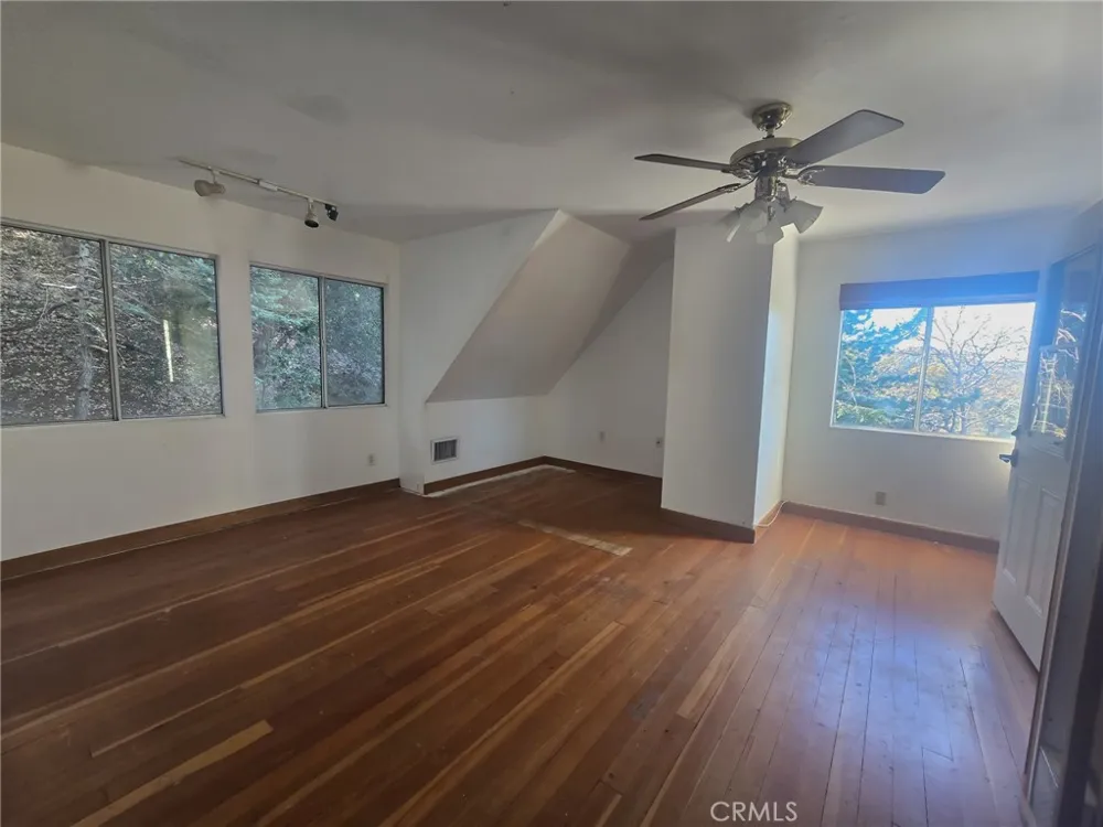 629 Chateau Crestline, CA 92325