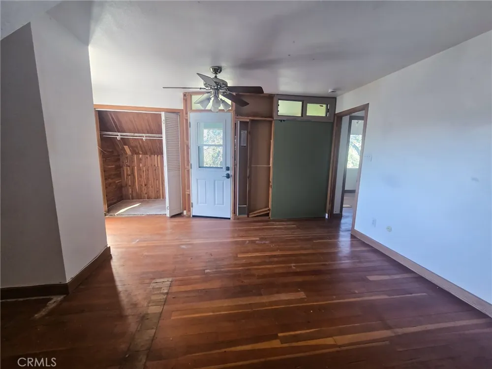 629 Chateau Crestline, CA 92325