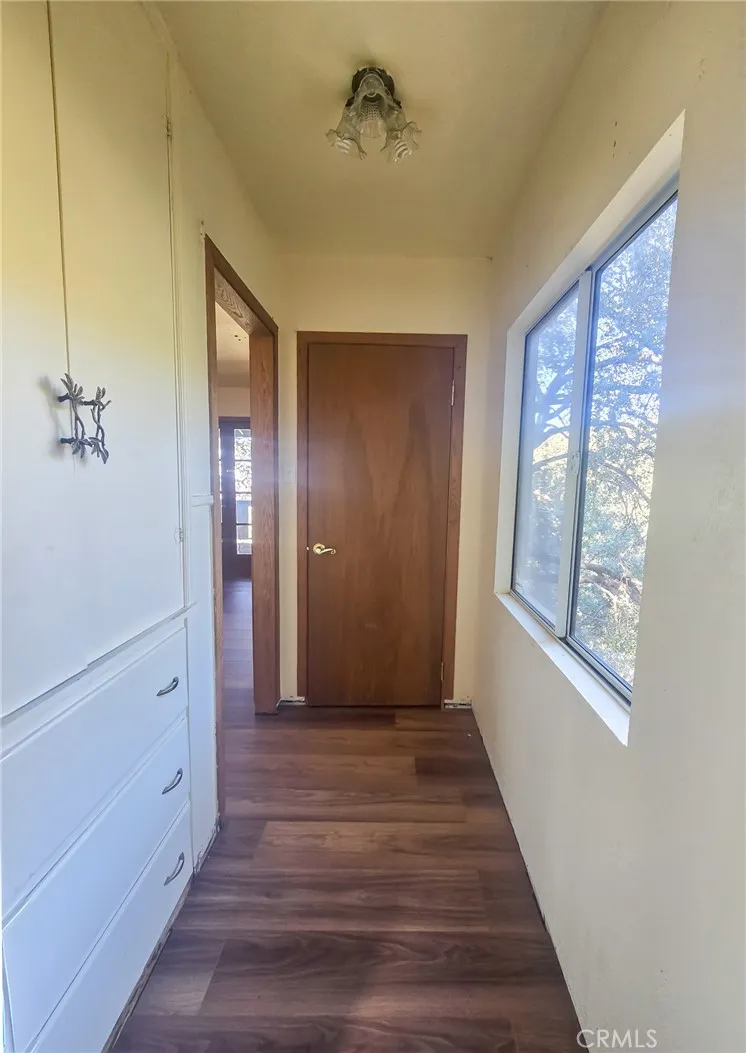 629 Chateau Crestline, CA 92325