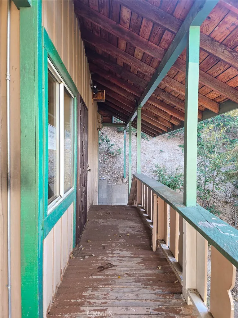 629 Chateau Crestline, CA 92325