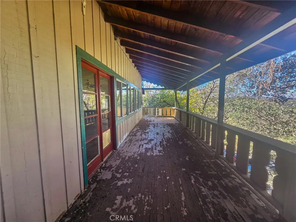 629 Chateau Crestline, CA 92325
