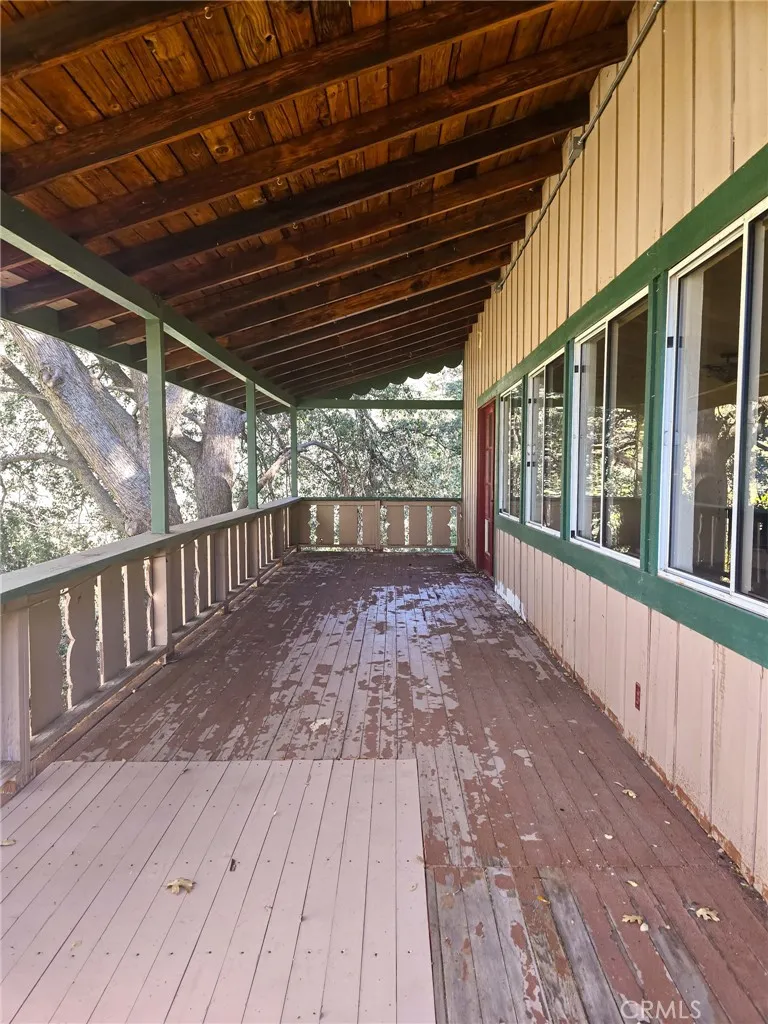 629 Chateau Crestline, CA 92325