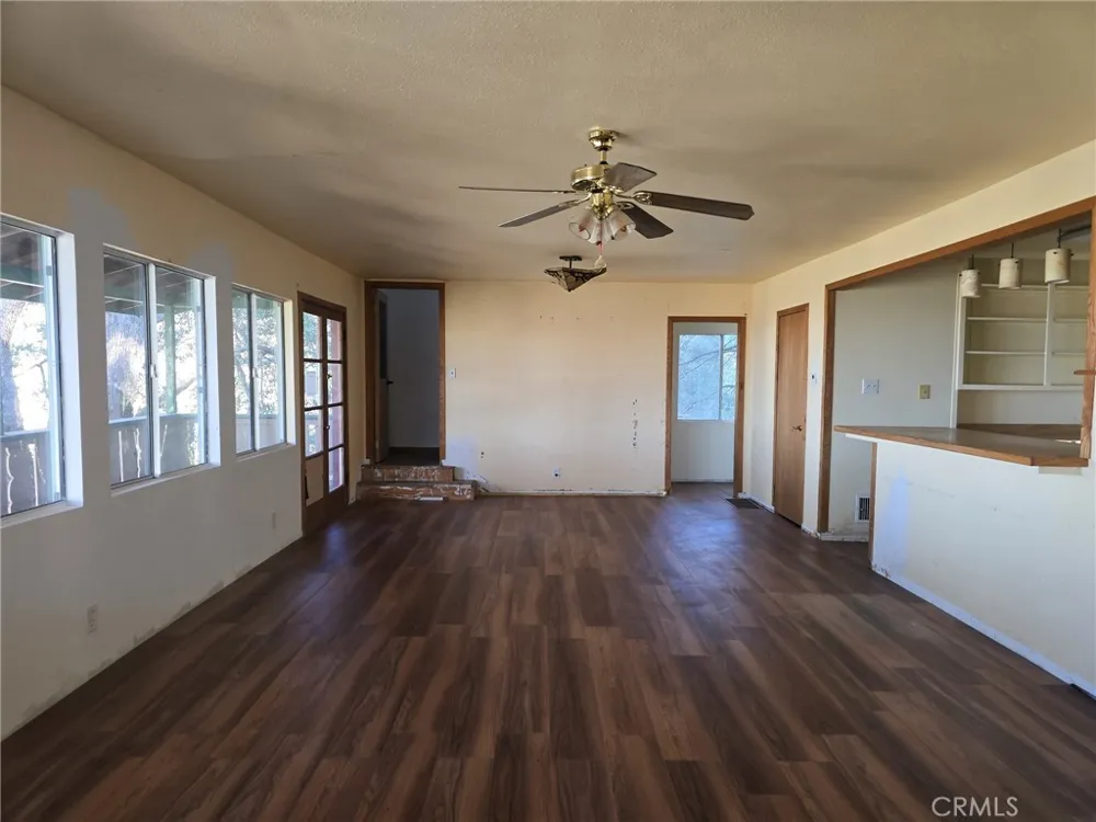 629 Chateau Crestline, CA 92325