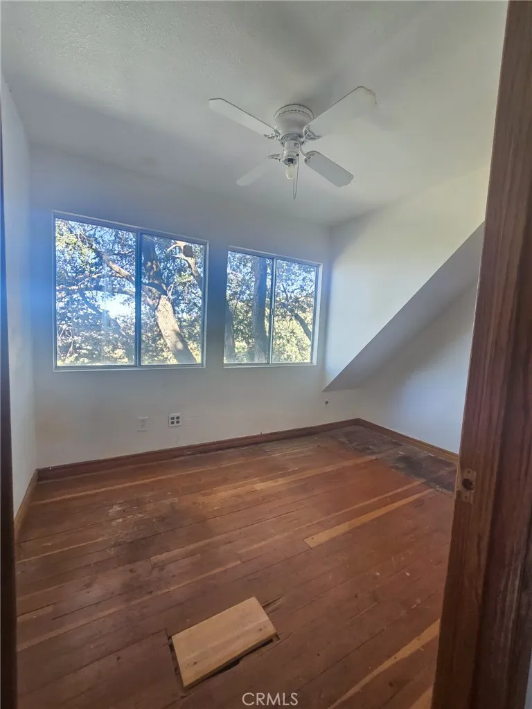 629 Chateau Crestline, CA 92325