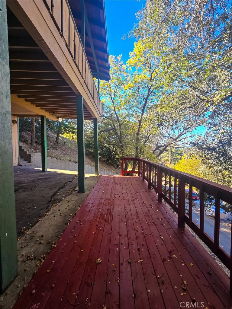 629 Chateau Crestline, CA 92325