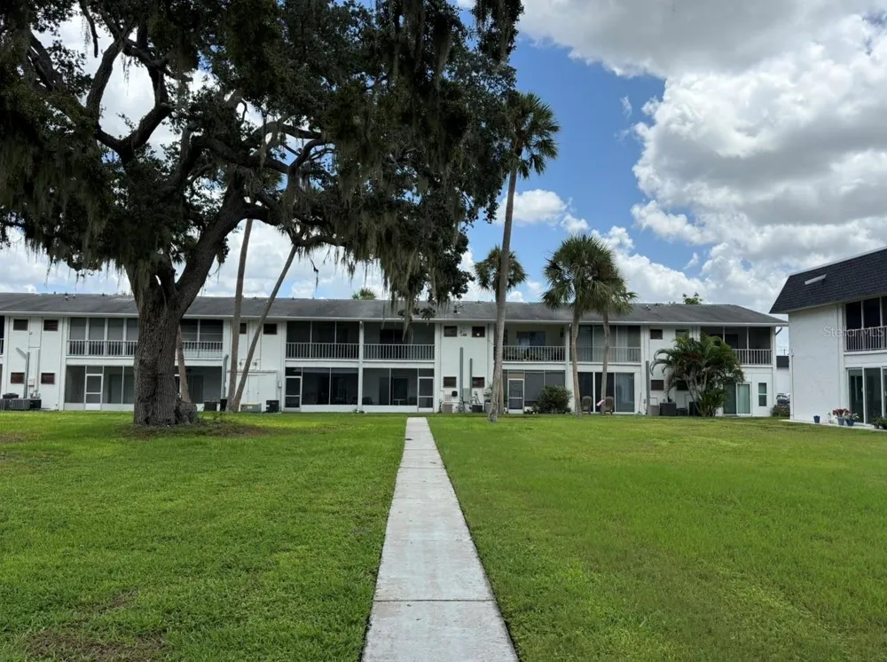 105 47TH AVENUE DRIVE W #374 Bradenton, FL 34207