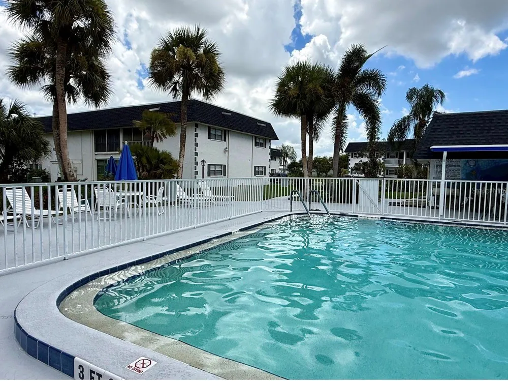 105 47TH AVENUE DRIVE W #374 Bradenton, FL 34207