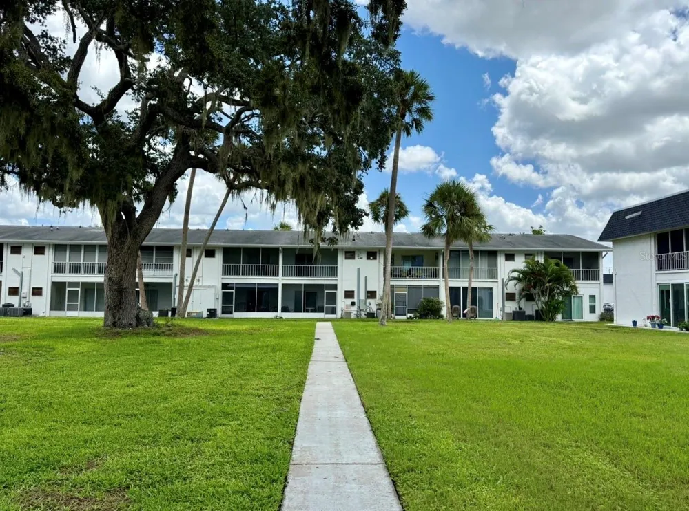 105 47TH AVENUE DRIVE W #374 Bradenton, FL 34207