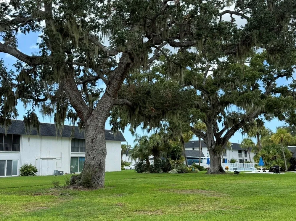 105 47TH AVENUE DRIVE W #374 Bradenton, FL 34207