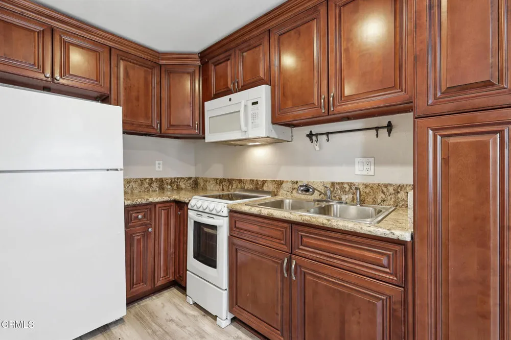28947 E Thousand Oaks #121 Agoura Hills, CA 91301