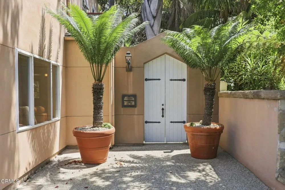 110 Santa Rosa Place Santa Barbara, CA 93109