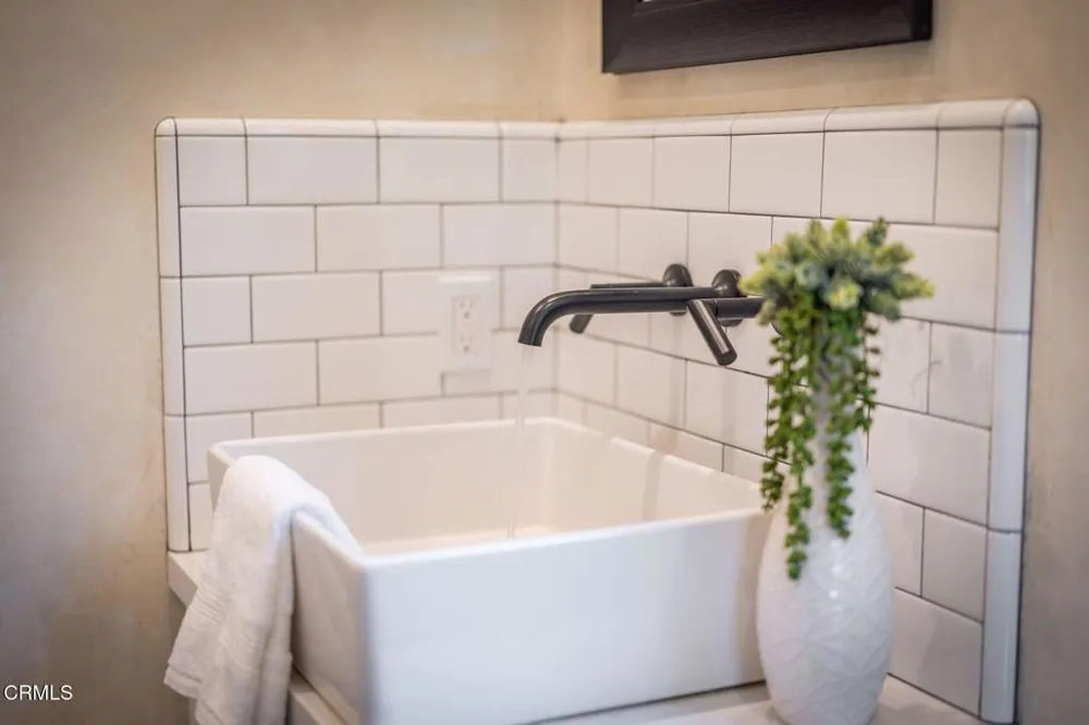 16096 Maricopa Highway Ojai, CA 93023