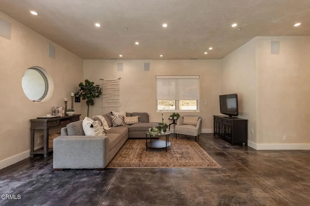 16096 Maricopa Highway Ojai, CA 93023