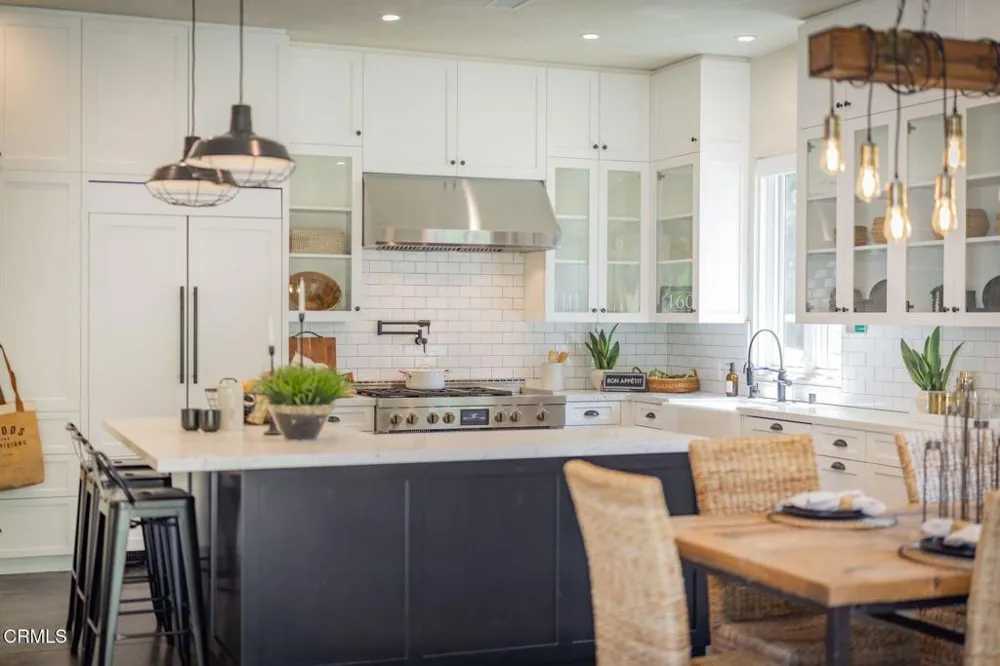 16096 Maricopa Highway Ojai, CA 93023