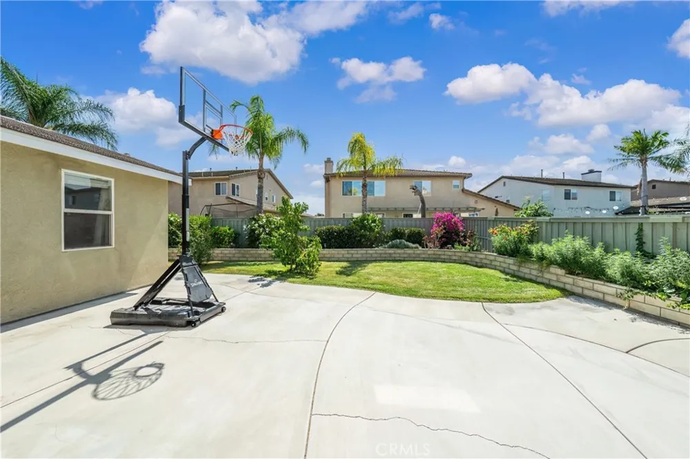 7266 Citrus Valley Ave Eastvale, CA 92880