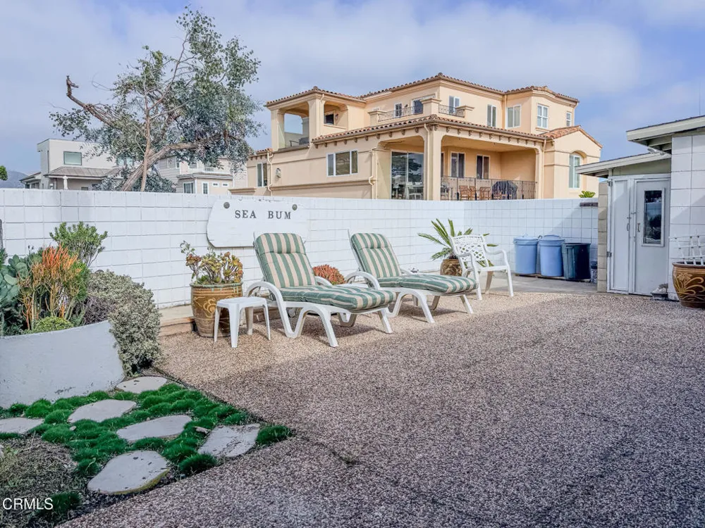 1327 Devon Lane Ventura, CA 93001