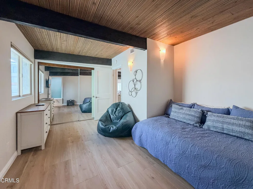 1327 Devon Lane Ventura, CA 93001