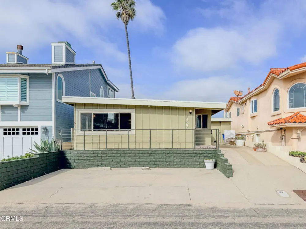 1327 Devon Lane Ventura, CA 93001