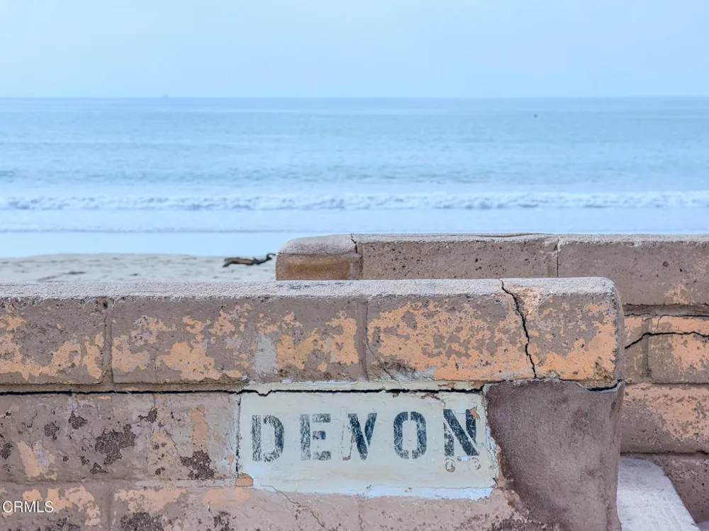 1327 Devon Lane Ventura, CA 93001