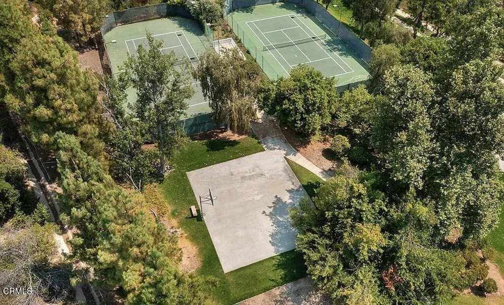 5805 Oak Bend Lane #208 Oak Park, CA 91377