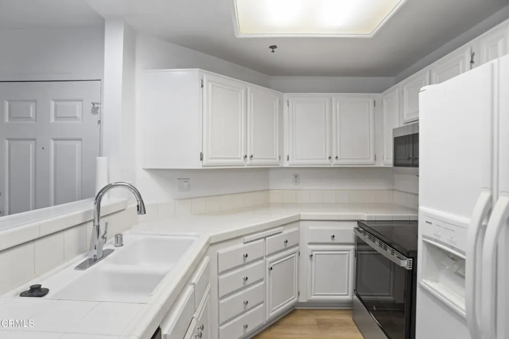 5805 Oak Bend Lane #208 Oak Park, CA 91377