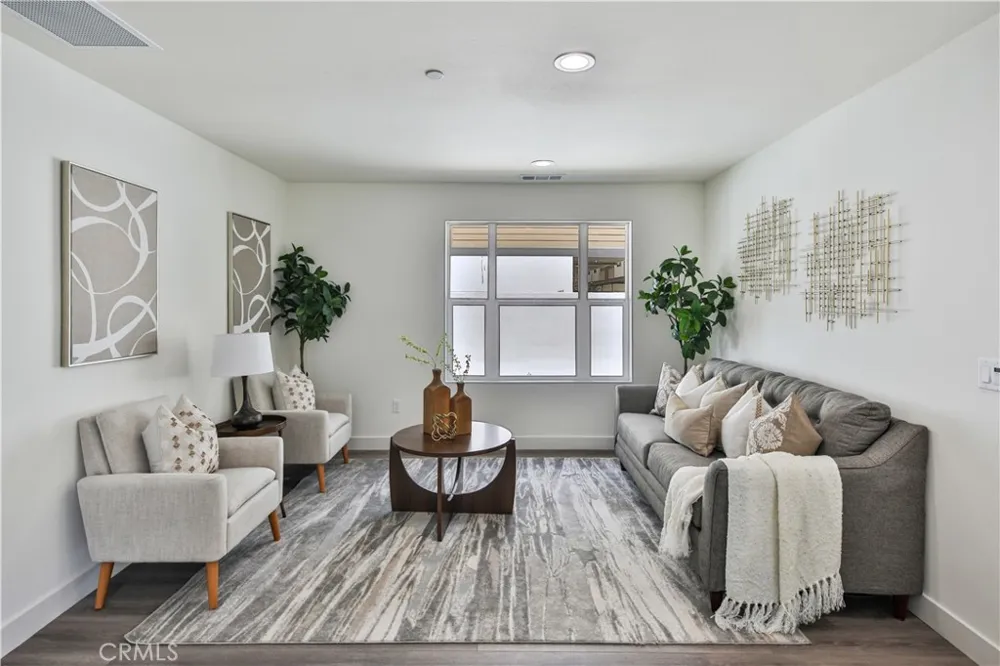 6836 Whitman Avenue Van Nuys, CA 91406