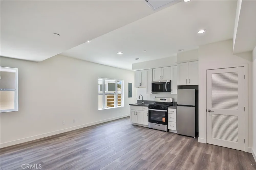 6836 Whitman Avenue Van Nuys, CA 91406