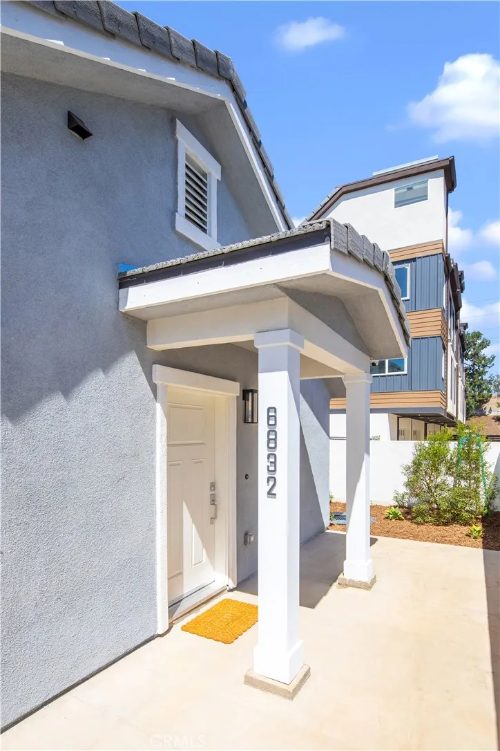 6836 Whitman Avenue Van Nuys, CA 91406