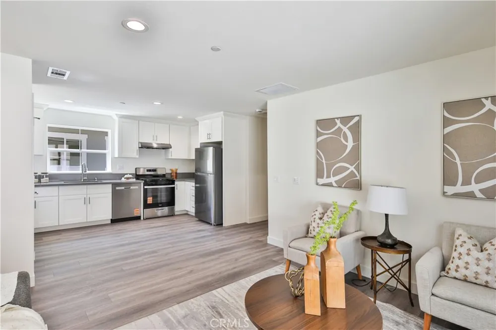 6836 Whitman Avenue Van Nuys, CA 91406